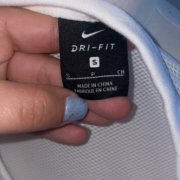 Nike Women’s Crew Neck Sweatshirt - Picture 4 of 4